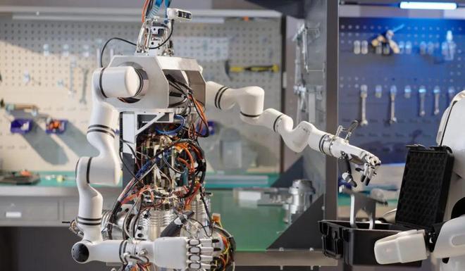 中國(guó)科學(xué)院自動(dòng)化研究所Q系列人形機(jī)器人系統(tǒng)的研發(fā)與人工智能的融合