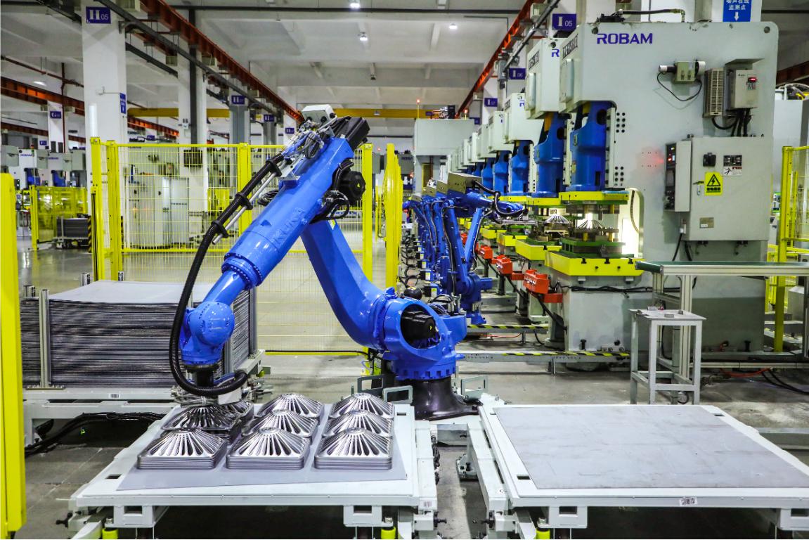 葉檀 新基建助推下的“黑燈工廠”革命與“零點制造”中智能機器人的研發探索